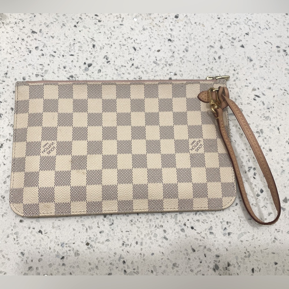 Louis Vuitton Neverful Wristet